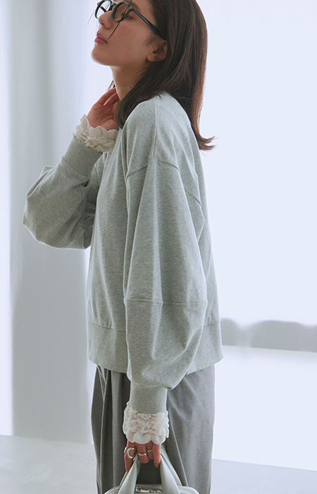 VOLUME SLEEVE SWEAT